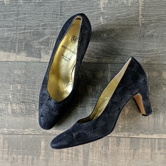 Bruno Magli Navy Blue Leather Textured Heels BX187 - Picture 1 of 11